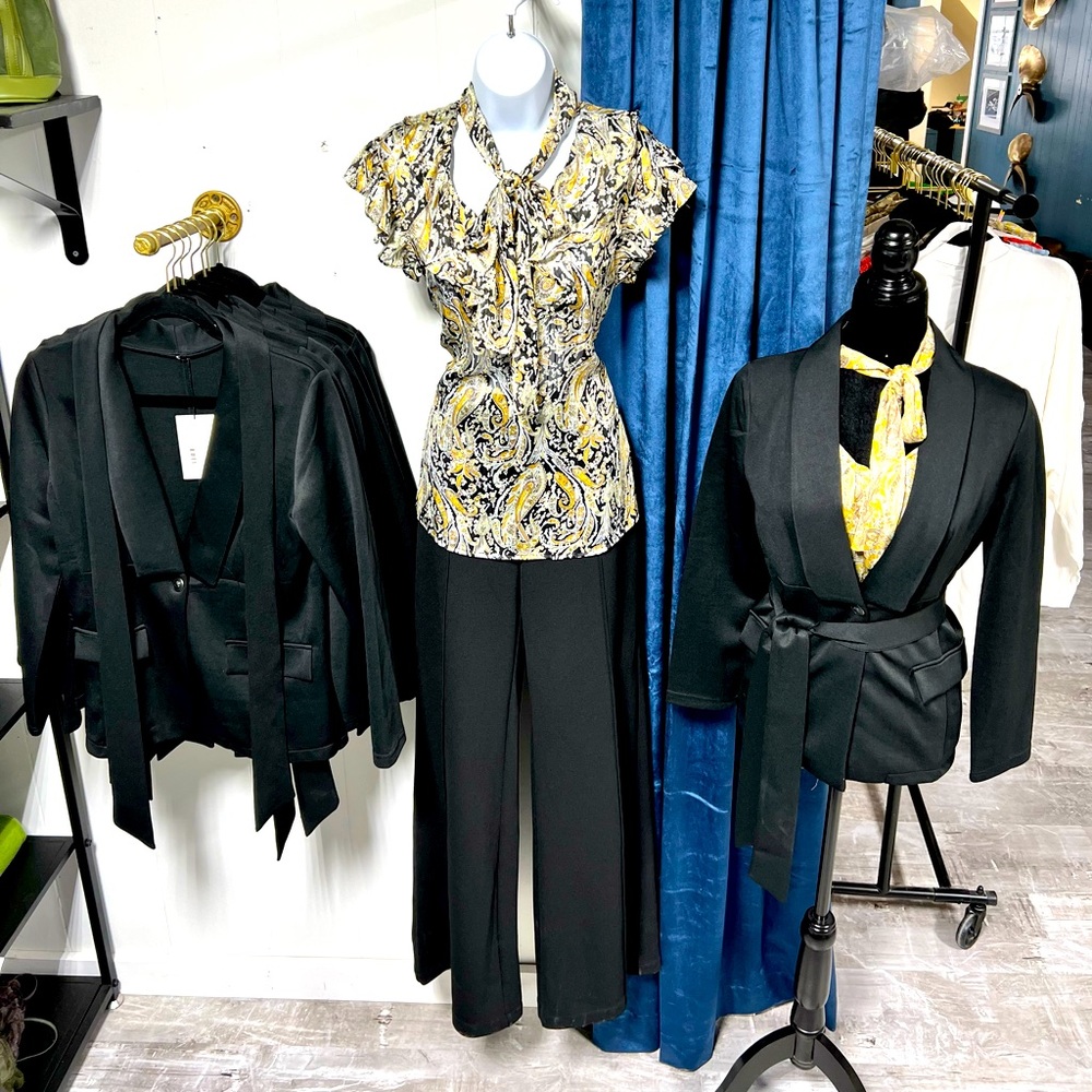 DOUBLJU Black Tie Blazer